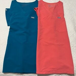 Figs V-Neck Short Sleeve Tops in Blue and Coral